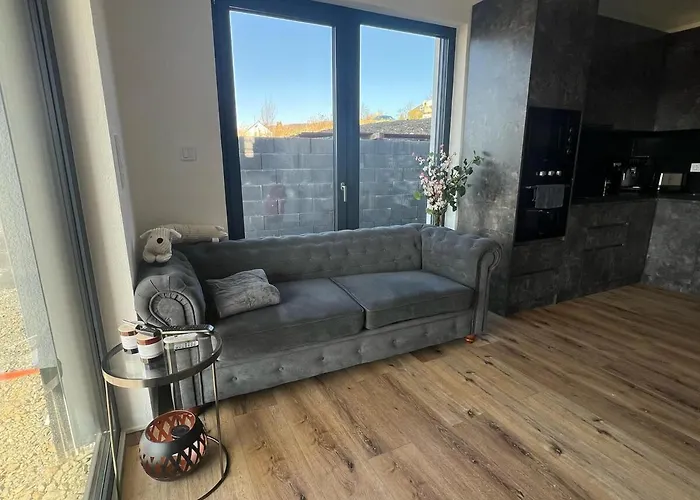 Moderne Neubau Mit Terasse Lägenhet